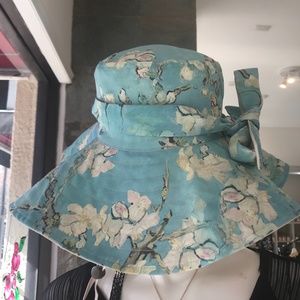 VAN GOGH ALMOND BLOSSOM FLOPPY BRIM REVERSIBLE SUN AND RAIN HAT